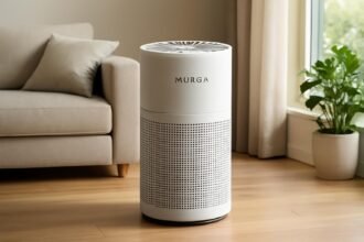 Air Wolf légtisztító a modern otthonban, bútorokkal és növényekkel.