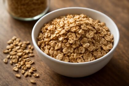 Tönkölypehely egy tálban, egészséges táplálkozás része